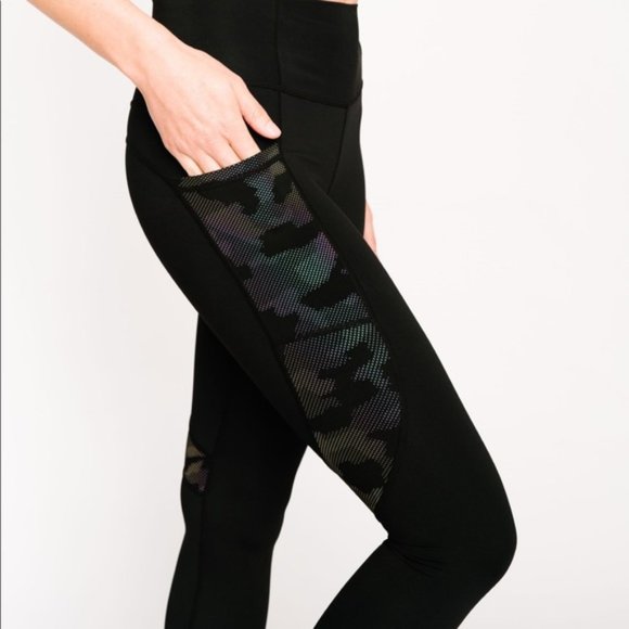 ZYIA Pants - Zyia Active Black Camo Reflective Pocket Brilliant Hi-Rise Capri I 6-8